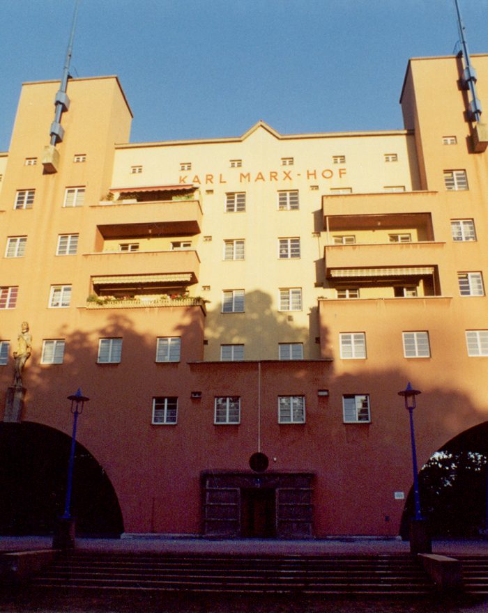 Karl-Marx-Hof, Viedeň, 2004