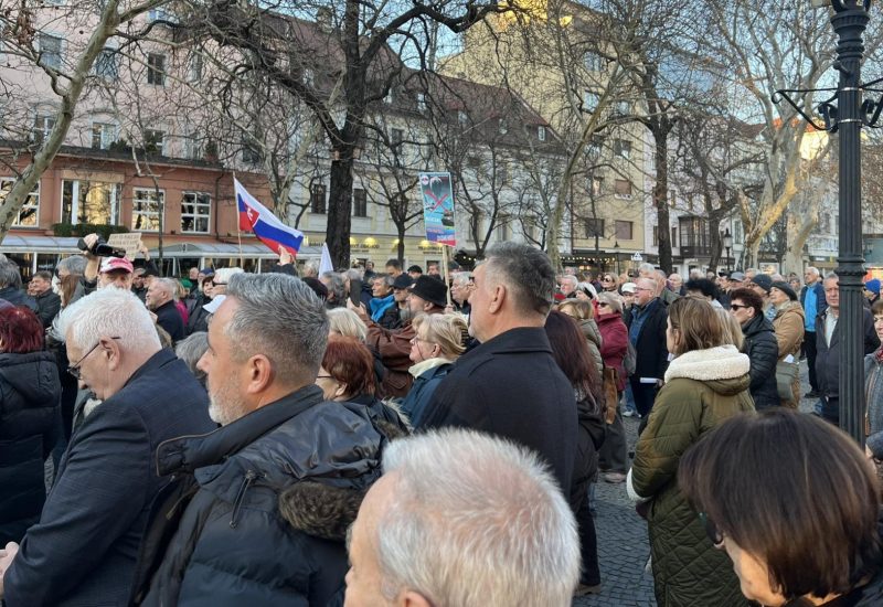 My sme tu doma foto facebookc.com pavol Ľupták poslanec nr sr