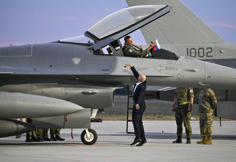 Mo sr: prílet slovenských stíhačiek f 16
