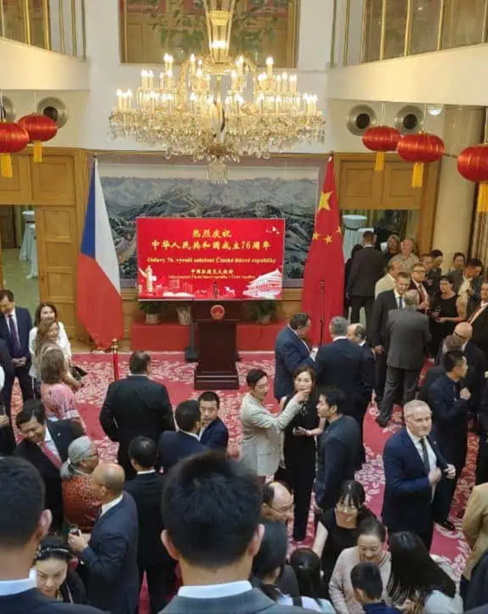 Slavnostní recepce na čínské ambasádě v praze připomněla 76. výročí vzniku Člr foto gnews.cz 160925