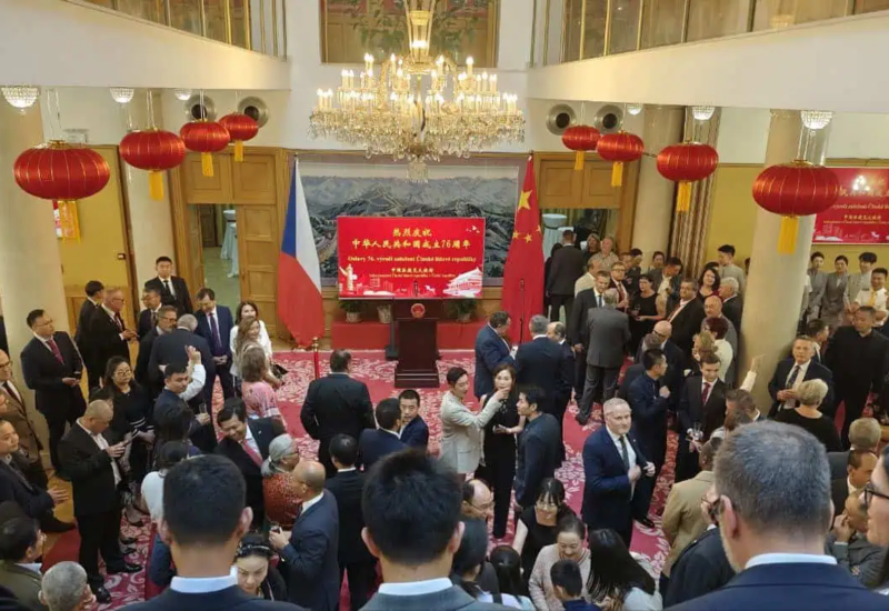 Slavnostní recepce na čínské ambasádě v praze připomněla 76. výročí vzniku Člr foto gnews.cz 160925