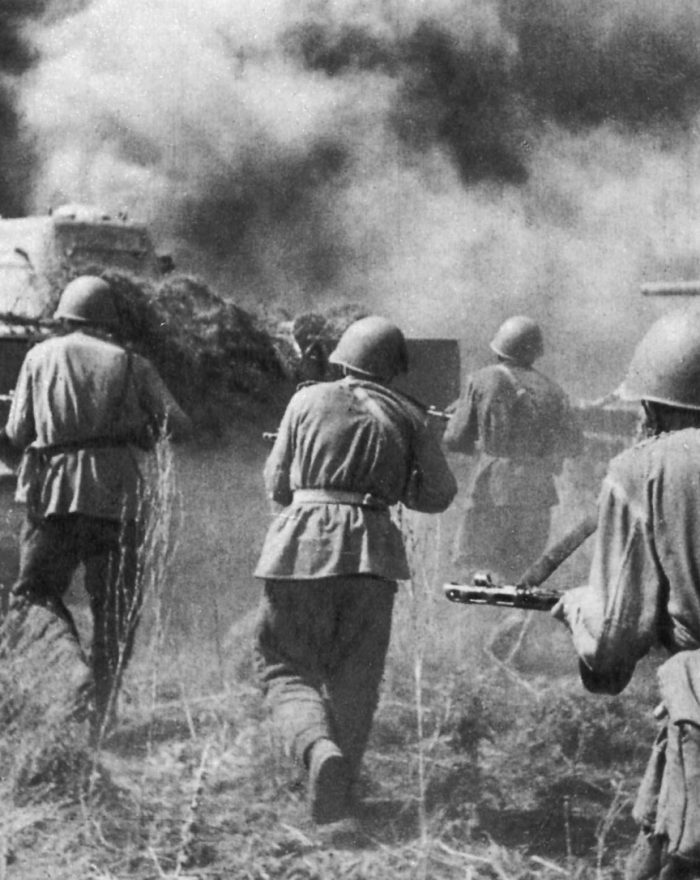 Ñîâåòñêèå òàíêè àòàêóþò. Ðàéîí Ïðîõîðîâêè. 12. èþëÿ 1943 ã.