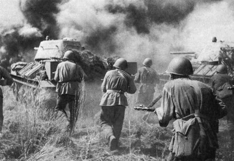 Ñîâåòñêèå òàíêè àòàêóþò. Ðàéîí Ïðîõîðîâêè. 12. èþëÿ 1943 ã.